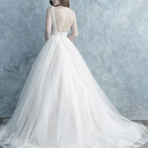 Wedding Dress (unaltered) - NEVER WORN